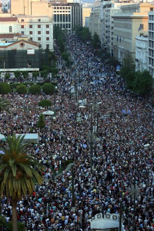 Οι Αγανακτισμένοι φωνάζουν: "Συνεχίζουμε"