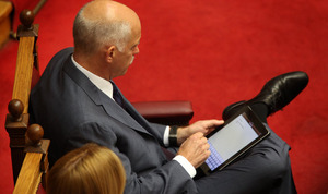 Ο Γιώργος και το iPad του...