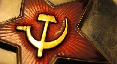 "Απαγορευμένο" το σφυροδρέπανο!!!