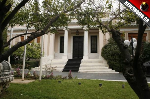 Πού ξοδεύει η πρωθυπουργική αυλή τα λεφτά του λαού...