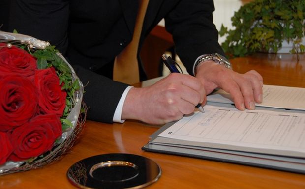 Ειδικό τέλος και στους πολιτικούς γάμους