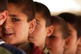 Απελπισμένοι γονείς αφήνουν τα παιδιά τους στα ορφανοτροφεία