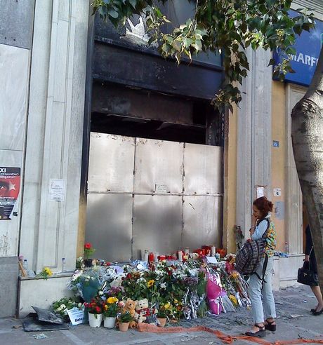 CNN: Οι νεκροί της Marfin θυσιάστηκαν για ένα μέλλον που δεν ήρθε