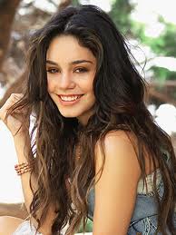 Το αισθησιακό στριπτίζ της Vanessa Hudgens (video)
