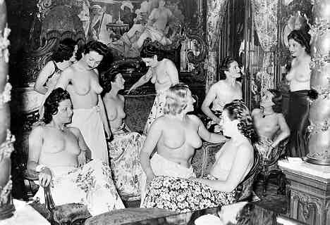 SLEEPING WITH THE ENEMY… (πόρνες των ναζί, να φοβάστε !!!)