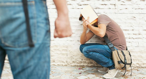 Στα θρανία κάθισε και η βία...