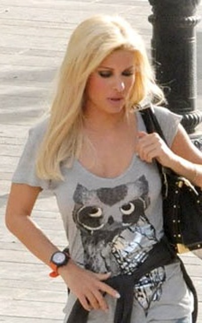 Η Μενεγάκη «πιπίνι»… διαφημίζει ultrex!!! (βίντεο)