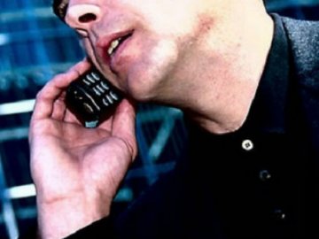 Εσείς σε ποιο αυτί βάζετε το ακουστικό;