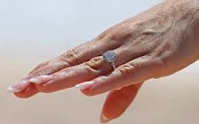 2 τρόποι για να καθαρίσεις τα δαχτυλίδια σου…