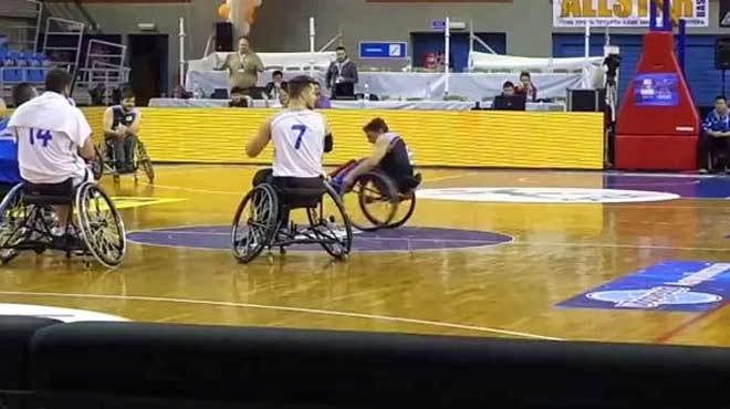 Το συγκλονιστικό ζεϊμπέκικο ατόμου με ειδικές ανάγκες... (ΒΙΝΤΕΟ)