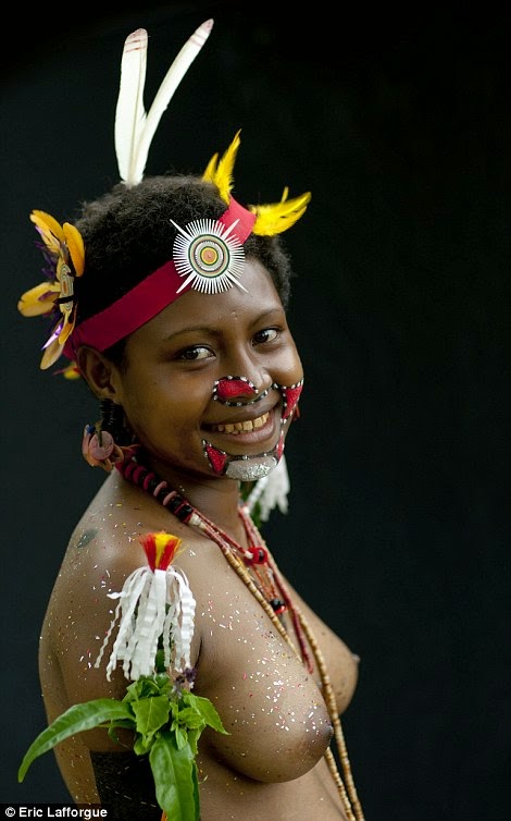 Η μοναδική κοινότητα που επιτρέπει ελεύθερα... την ανταλλαγή συντρόφων και συζύγων!!! (foto)