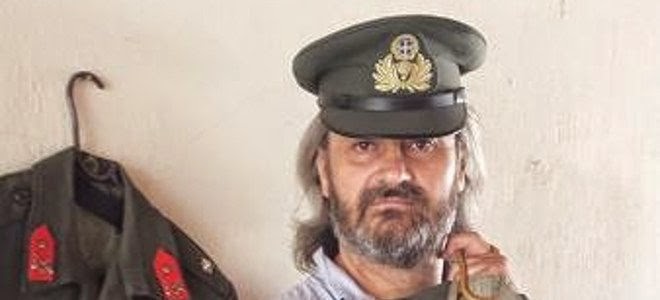 Συνδικαλιστής με στρατιωτική στολή… (foto)