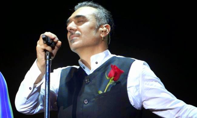 Ο Νότης Σφακιανάκης με μαγιό σε παραλία της Κω!!! (foto)