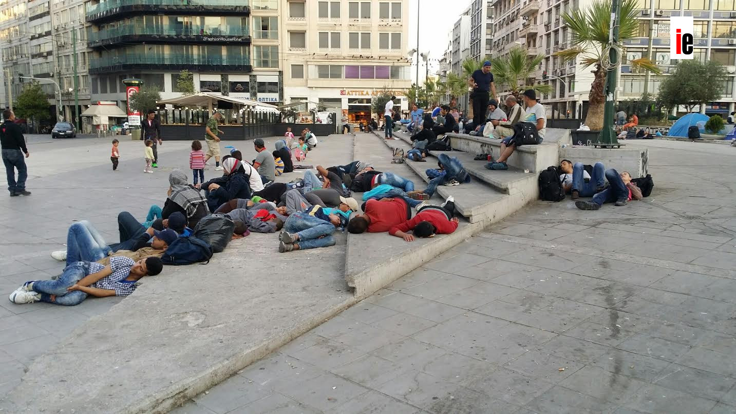 Η πλατεία Ομόνοιας μετατράπηκε σε καταυλισμό!!!