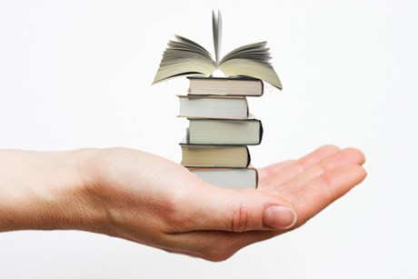 Δικαστής στο Ιράν αντί για ποινές επιβάλλει διάβασμα βιβλίων…