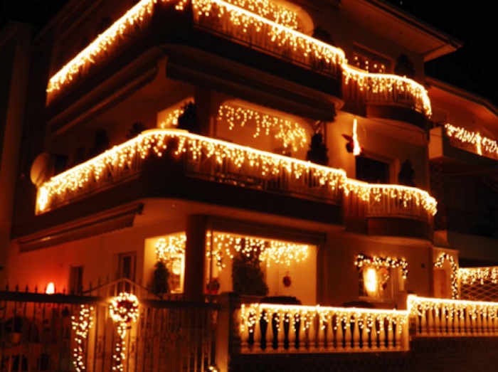 Ξανασκεφτείτε το πριν τρέξετε να αγοράσετε γιορτινά λαμπάκια. Βλάπτουν το Wi-Fi σας!!!