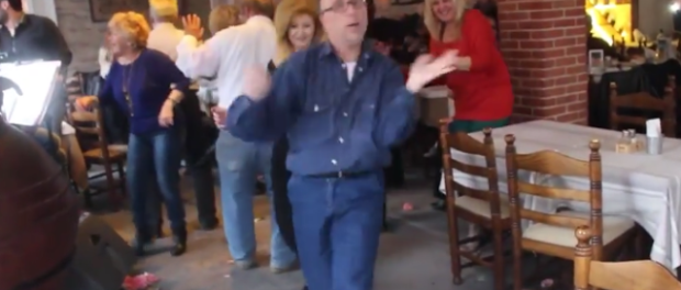 Το καλύτερο τσιφτετέλι όλων των εποχών! Για γερά στομάχια... (video)