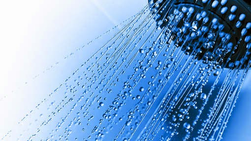 Απίστευτο: Τι κερδίζετε αν κάνετε ντους το πρωί και τι αν κάνετε βράδυ…