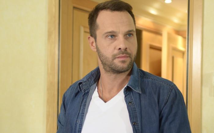 Μέμος Μπεγνής: «Στην Ελλάδα είμαστε κάφροι και κομπλεξικοί»