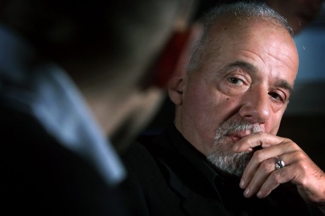 Paulo Coelho: Αυτό που ψάχνεις εσύ, σε ψάχνει επίσης...