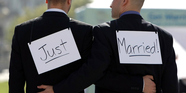 Νέος νόμος: Εξισώνεται το σύμφωνο συμβίωσης με το γάμο