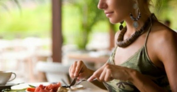 Τι αποκαλύπτει για τον χαρακτήρα σας ο τρόπος που τρώτε;