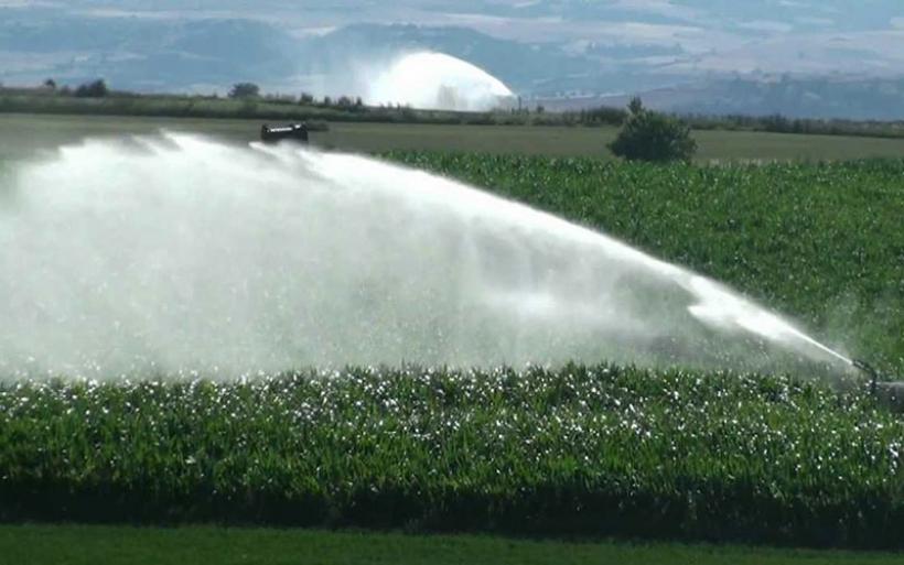 Βάζουν χαράτσι ποτίσματος στα χωράφια…
