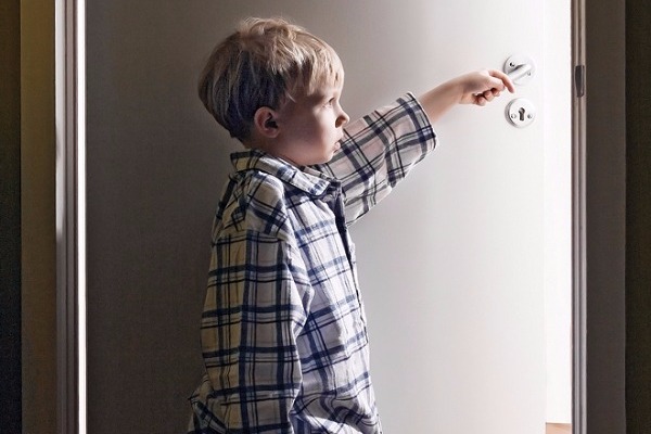 Γιατί το παιδί σας πρέπει να πέφτει για ύπνο πριν τις 9…