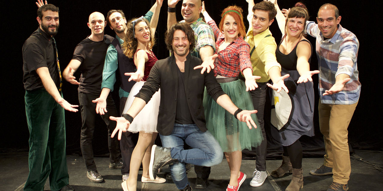 3ΛΑΛΟΥΝ ΚΑΙ 2ΧΟΡΕΥΟΥΝ