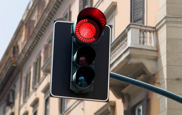 6 πράγματα που μπορείς να κάνεις ενώ είσαι σταματημένος σε κόκκινο φανάρι!