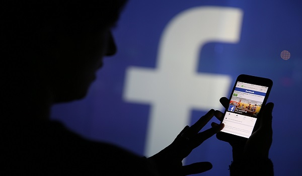 Το κόλπο για να βρείτε το μυστικό αρχείο του Facebook για σας…