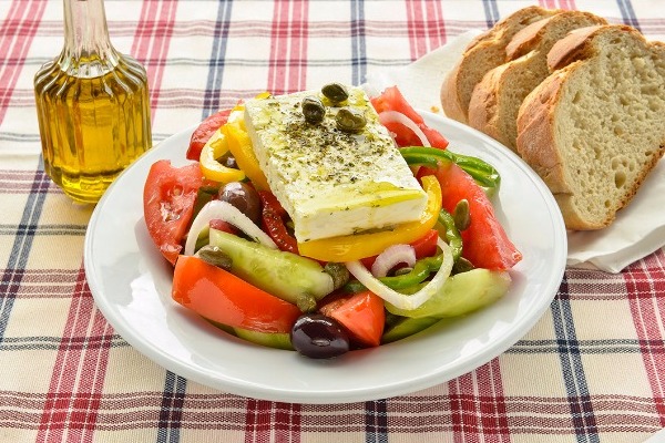 Σε ποιο μέρος της Ελλάδας έφτιαξαν για πρώτη φορά χωριάτικη σαλάτα;