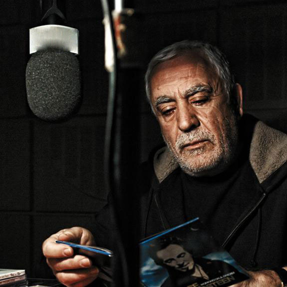 «Δεν πειράζει. Εγώ θα συνεχίσω να κάνω αφιερώματα στους λίγους που με παρακολουθούν...»