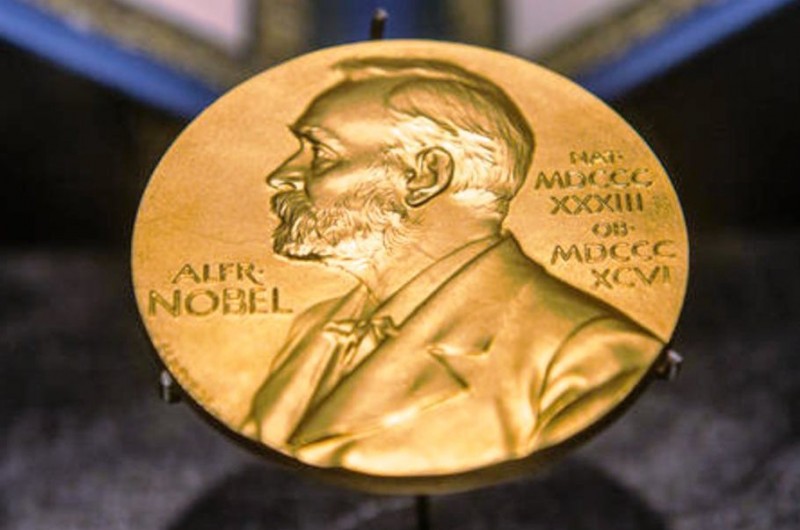 Το κάτω μισό του βραβείου Νόμπελ συμφώνησε να πάρει ο Αλέξης Τσίπρας, σε περίπτωση κατάκτησής του μαζί με τον Ζάεφ