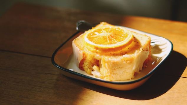 Πορτοκαλόπιτα με σιρόπι και ηλιέλαιο: Πιο ελαφριά γεύση, πιο ζουμερή απόλαυση…