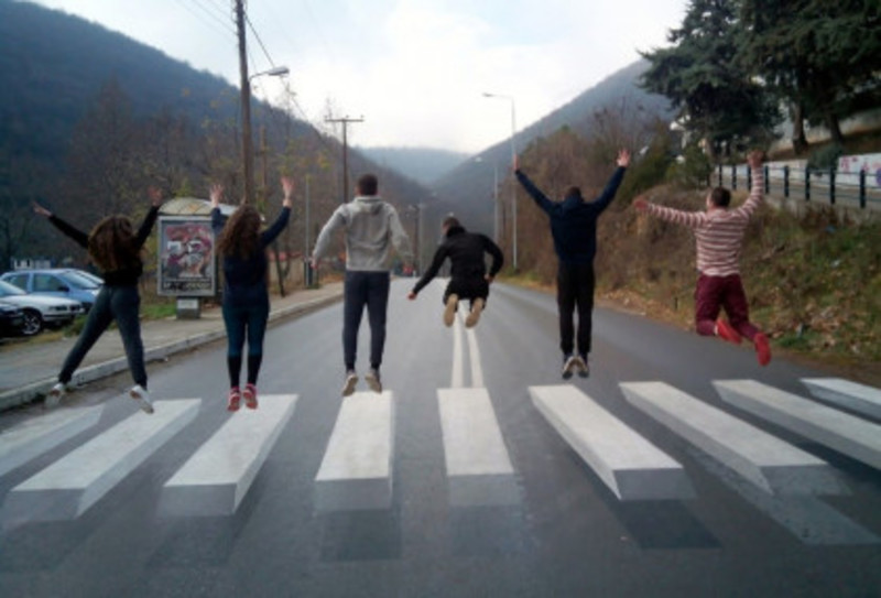 Ενισχύουν την ασφάλεια. Οι πρώτες τρισδιάστατες διαβάσεις πεζών στην Αθήνα φτιάχτηκαν στο Χαλάνδρι…