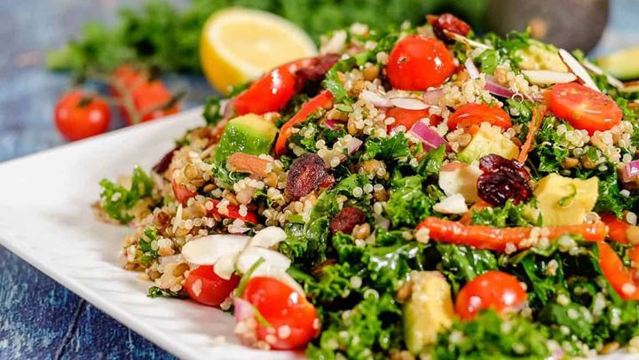 Super θρεπτική σαλάτα με κινόα και αυγό…