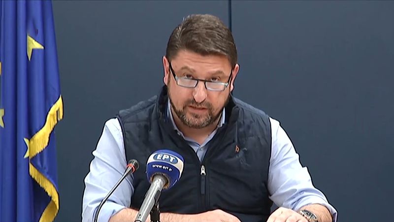 Ανησυχία προκαλούν τα αυξανόμενα κρούσματα αμάνικων μπουφάν στη χώρα λόγω του Νίκου Χαρδαλιά!!!