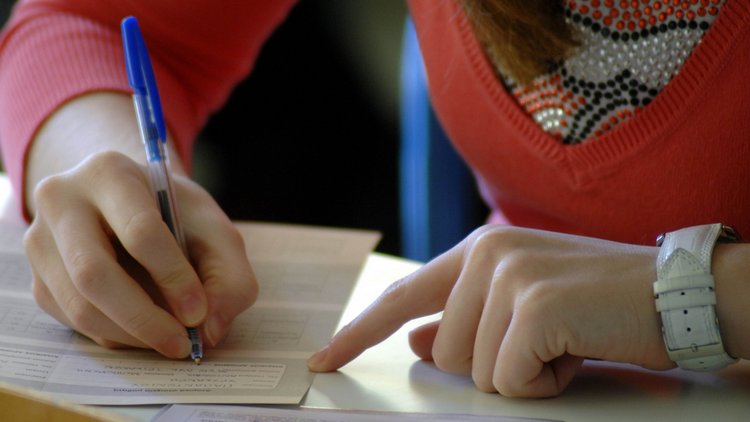 Απαντήσεις και σε greeklish θα μπορούν να δίνουν οι υποψήφιοι στις Πανελλήνιες…