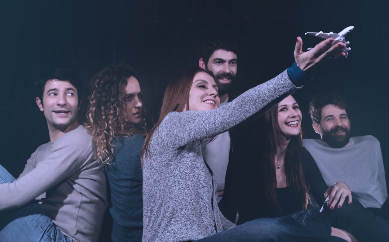 Bu-21 ελεύθερη η παράσταση - Τι θα γινόταν αν αυτό που έβλεπες στις ειδήσεις συνέβαινε και σε ‘σενα;