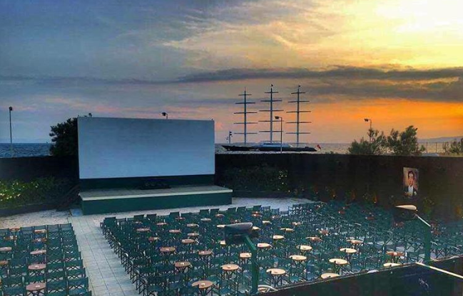 5 θερινά σινεμά στην Αθήνα, δίπλα στη θάλασσα -Βλέπεις ταινίες ακούγοντας το κύμα (εικόνες)