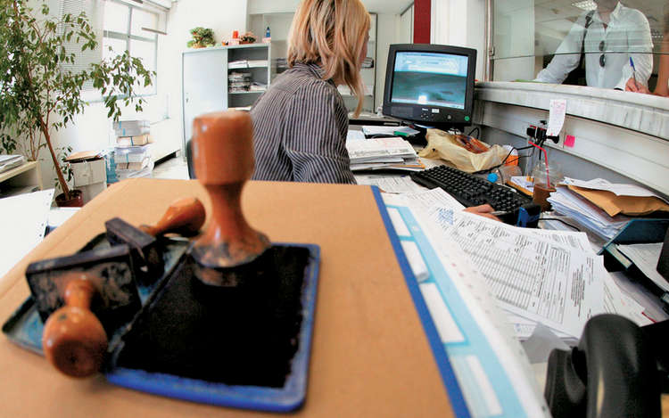 Αλλαγές στο Δημόσιο: Με ένα κλικ θα μπορούν να τσακώνονται με υπάλληλο της επιλογής τους οι πολίτες