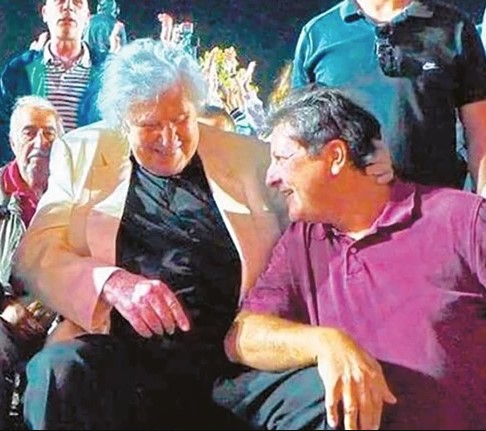 Ο Νίκος Θεοδωράκης απαντά στην σιωπή της Μαργαρίτας με το νέο τραγούδι «Μίκης Αρχιέλληνας Πατέρας»!