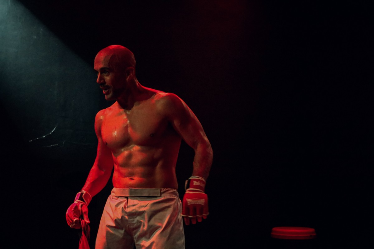 Το «ΤΑΠ ΑΟΥΤ» του Ανδρέα Φλουράκη συνεχίζεται στο θέατρο Μικρό Γκλόρια με τον Τάσο Κορκό