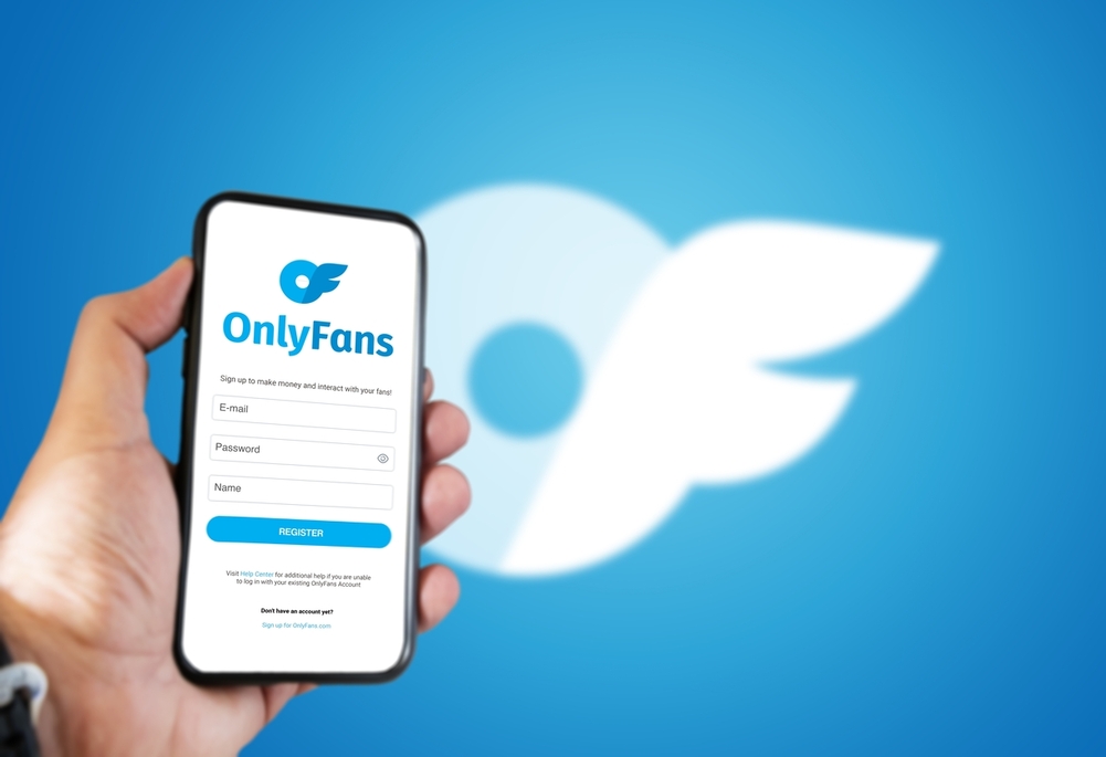 Χαμός με το OnlyFans στην Ελλάδα: Όλο και περισσότερες γυναίκες της «διπλανής πόρτας», τα «πετάνε» για extra εισόδημα