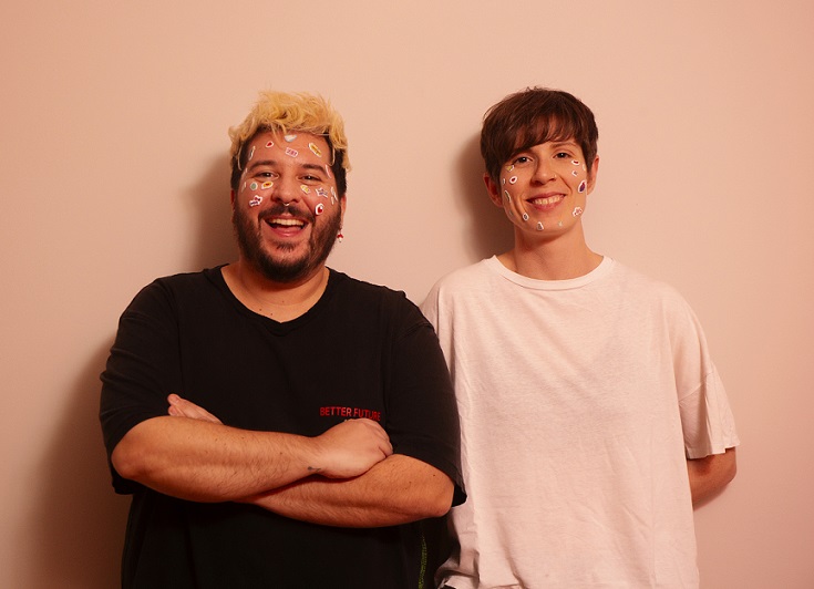 Δρακουλίνια by Silot &amp; Matina Sous Peau: Ένα ποπ, νοσταλγικό τραγούδι που μάς γυρνά στα 90s 