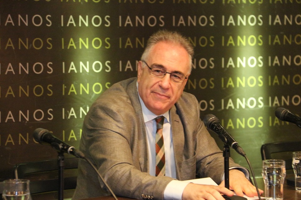 Ο Αλέξανδρος Κακαβάς μιλάει για τον Πανελλήνιο διαγωνισμό μονολόγου και τις υπόλοιπες δράσεις της Ε.Σ.Ε