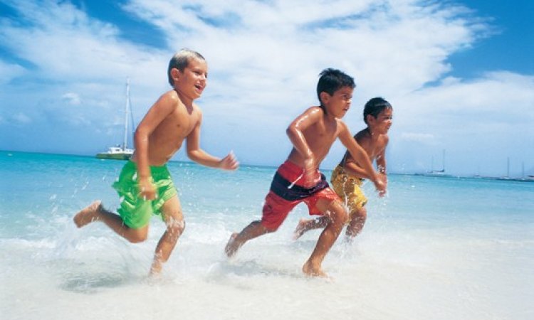 8 πράγματα που δεν είχατε σκεφτεί να κάνετε με τα παιδιά στην παραλία