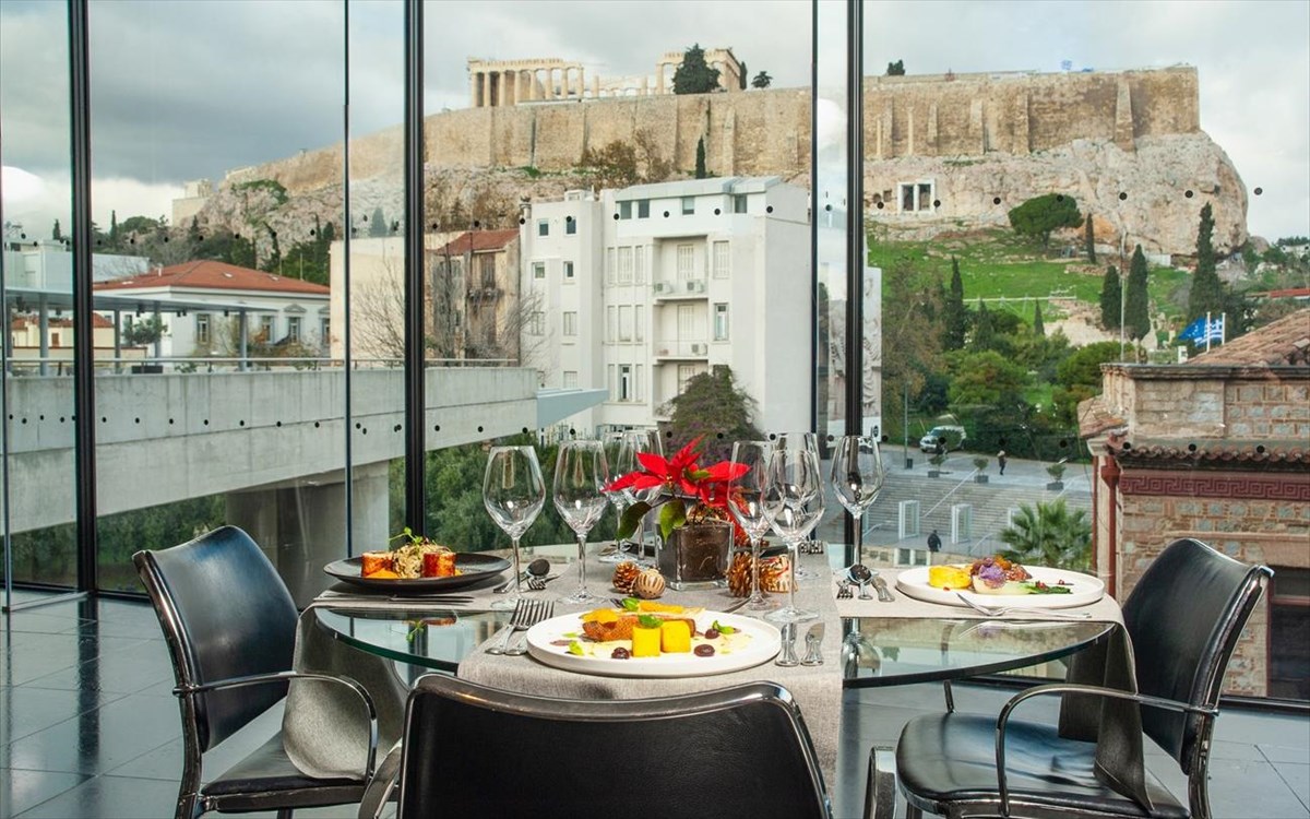 Εορταστικό γεύμα με θέα την Ακρόπολη