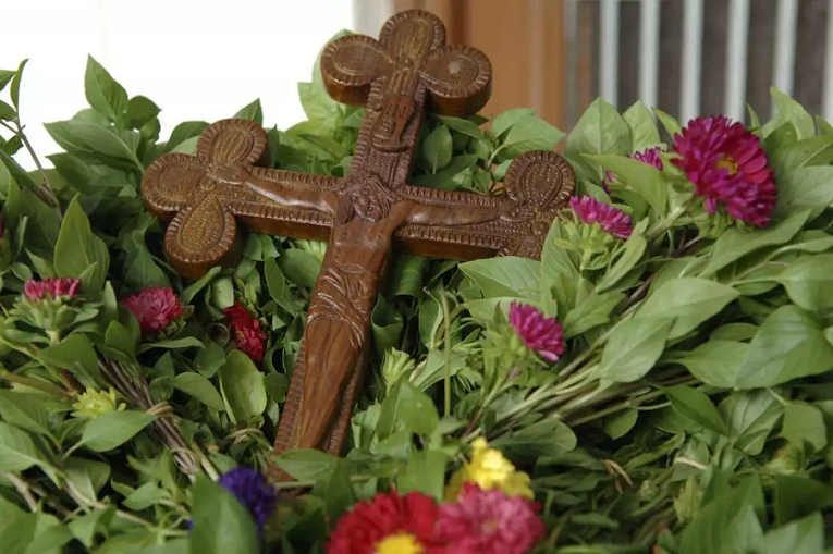 Κυριακή της Σταυροπροσκυνήσεως… με «το δικό μας σταυρό»